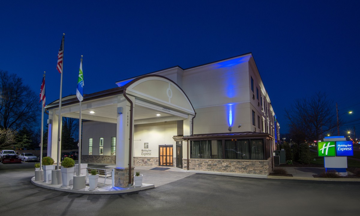 Brook Park Hotel | Holiday Inn Express Cleveland Airport - Brookpark, an Ihg Hotel