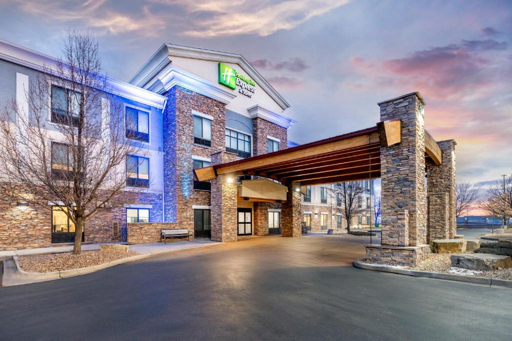 Loveland Hotel | Holiday Inn Express Hotel & Suites Loveland by IHG