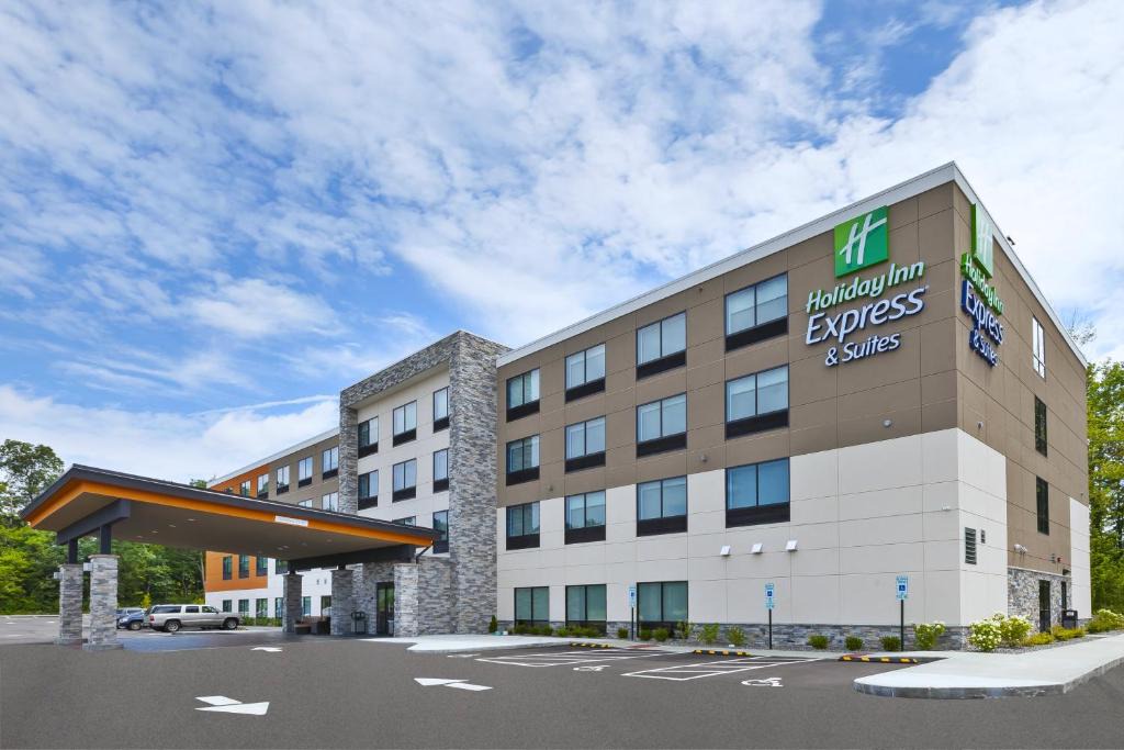 Painesville Hotel | Holiday Inn Express & Suites - Painesville - Concord by IHG
