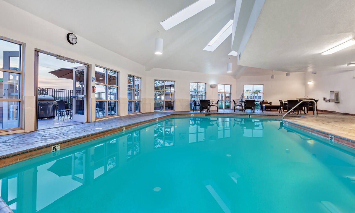 Morgan Hill Hotel | Holiday Inn Express Hotel & Suites San Jose-Morgan Hill, an IHG Hotel