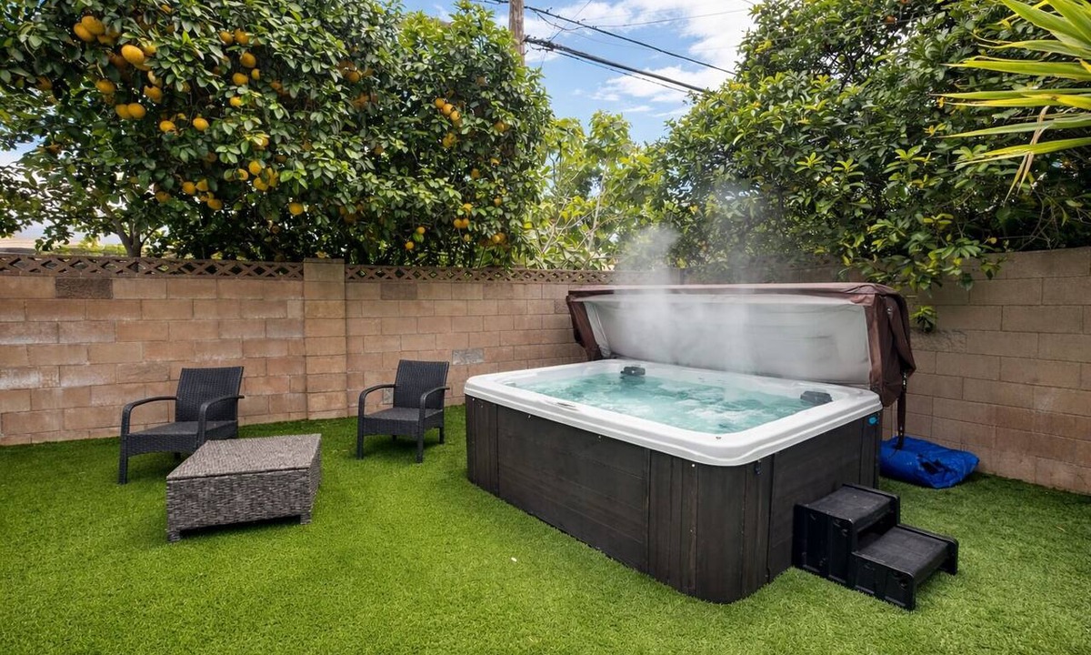 West Hills House | Home W/2 King Beds, Jacuzzi, EV ch. & Ping-pong!