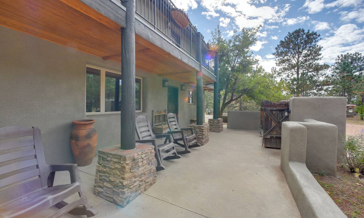 Cascade-Chipita Park Apartment | Homey Mtn View Escape: 11 Mi to Garden of the Gods