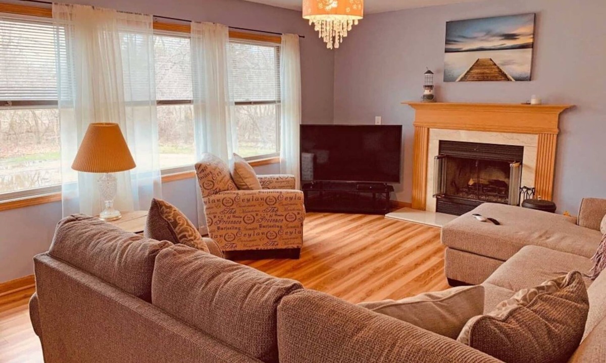 Kelleys Island House | Hook, Wine and Sinker Home-4 Bdrms/2.5 Bths