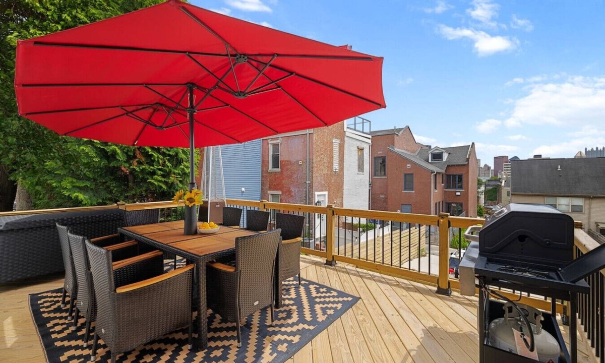 Central Northside House | ★ HostWise Stays ★ Entertainment Haven, Hot Tub & Family-Friendly