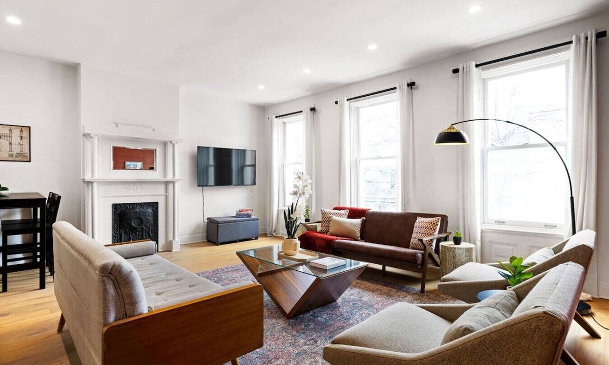 Central Northside Apartment | ★HostWise Stays★ Exposed Beams, Modern Vintage War Streets Charmer!