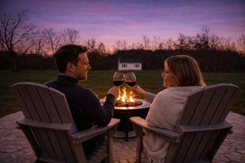 Novelty House | Hot Tub Fenced Yard Perfect Family Retreat Near Chagrin Falls