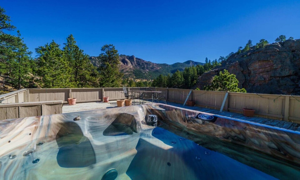Carriage Hills House | Hot tub, great views, huge deck. Near town, RMNP