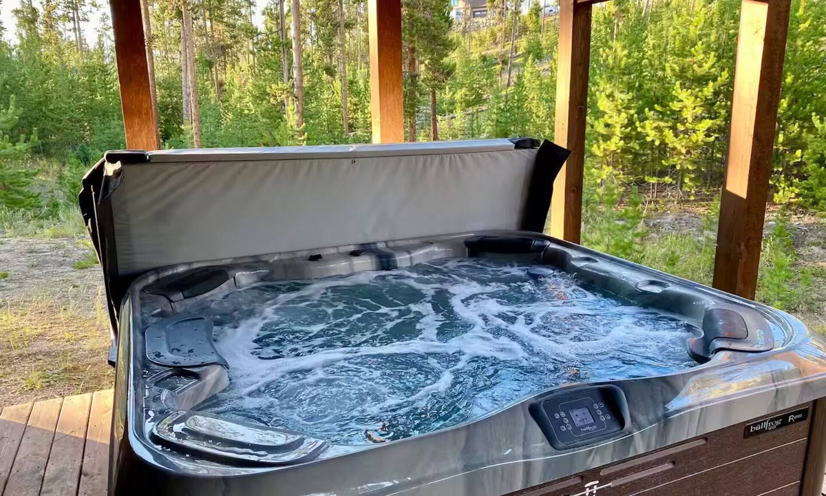 Grand Lake Cabin | Hot Tub. Grill. Walk to lake and fishing canal.