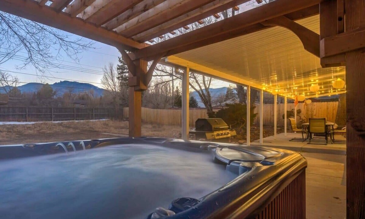 Skyway House | Hot Tub Mountain View Broadmoor Ranch Retreat Stay