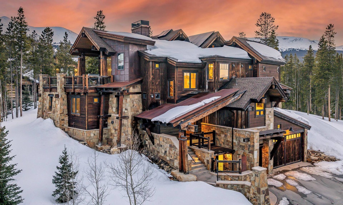Breckenridge House | Hot Tub + Theatre Room - Summit at Shock Hill