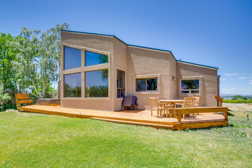 Palisade House | Hot Tub, Wineries, Mtn Views: Palisade Home!