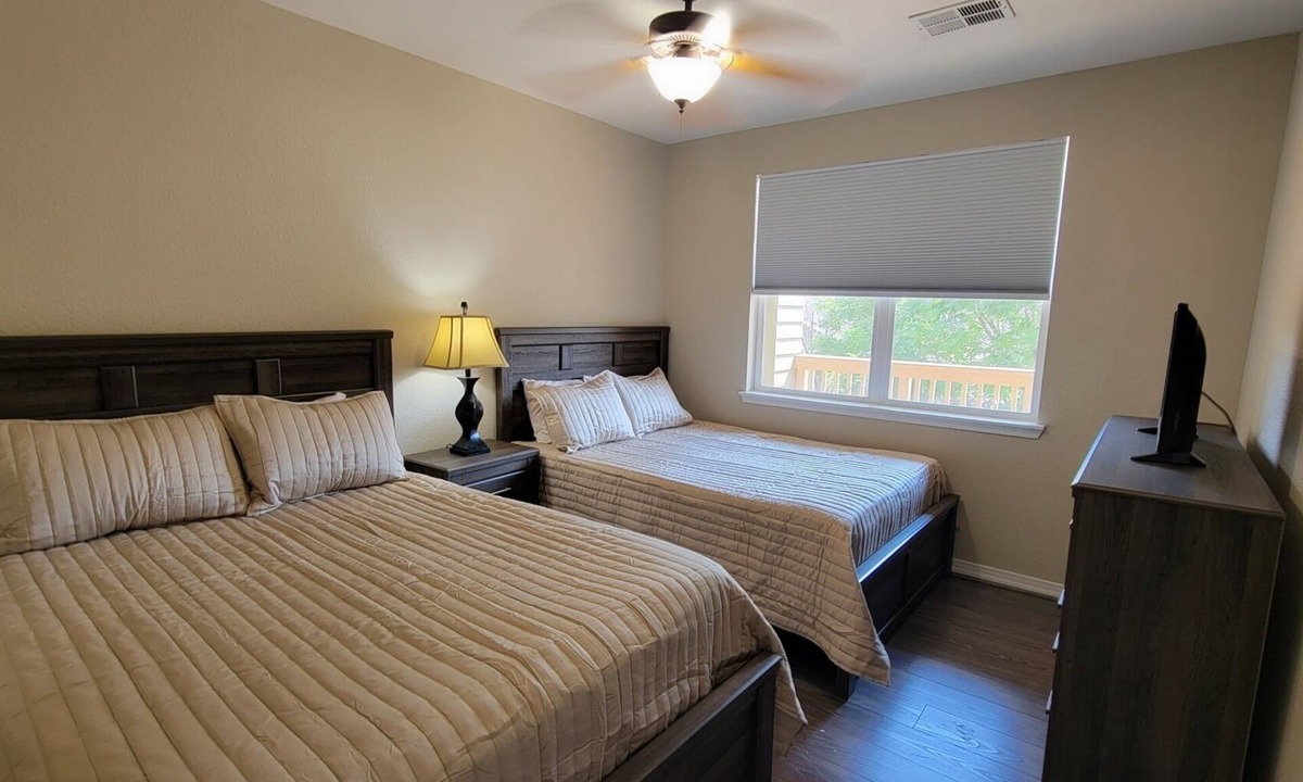 Cottonwood Condo | HUGE 2 BEDROOM CONDO WITH GARAGE