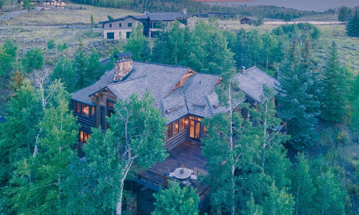 Cordillera House | Huge Dog friendly Home with Stunning Views & Hot Tub - 4 Bedrooms