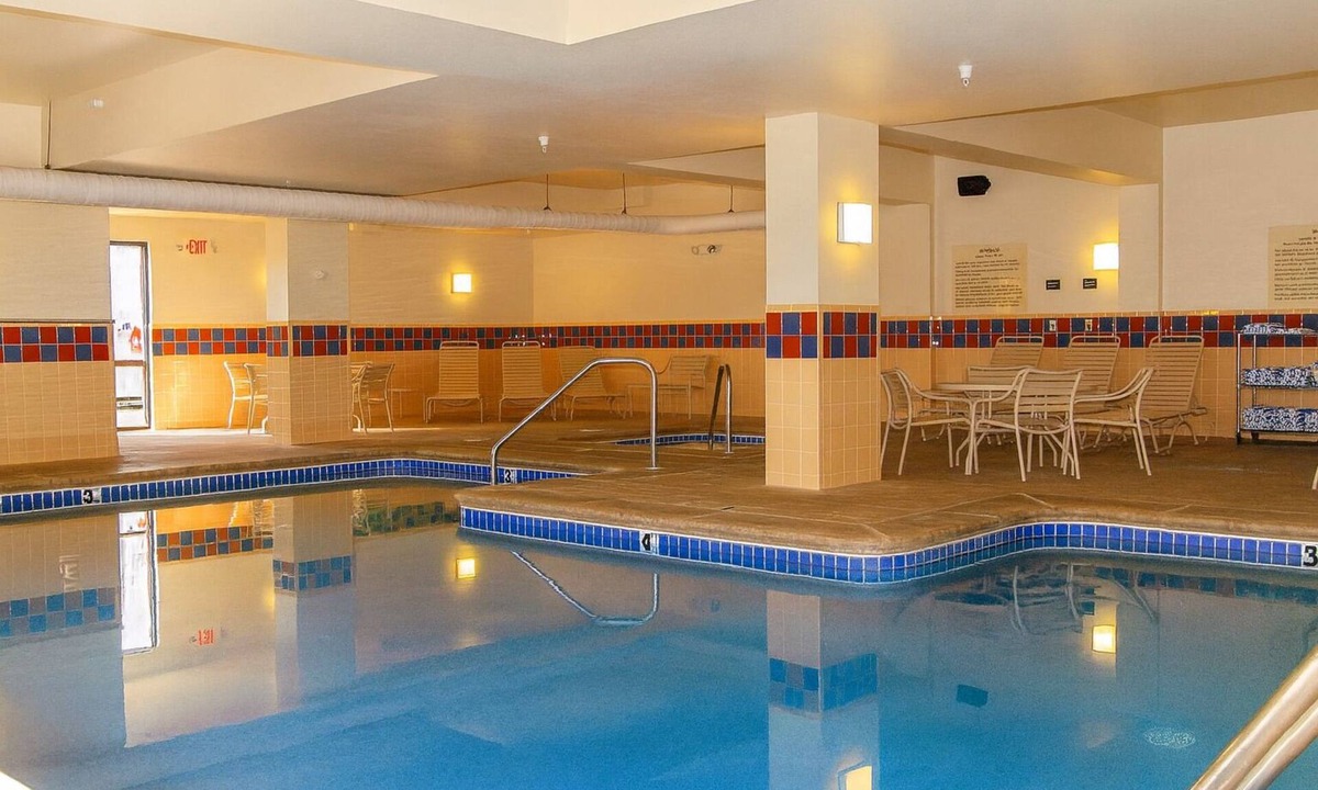 Kingman Hotel | Ideal Kingman Retreat: Free Hot Breakfast & Indoor Pool Access | Near Downtown