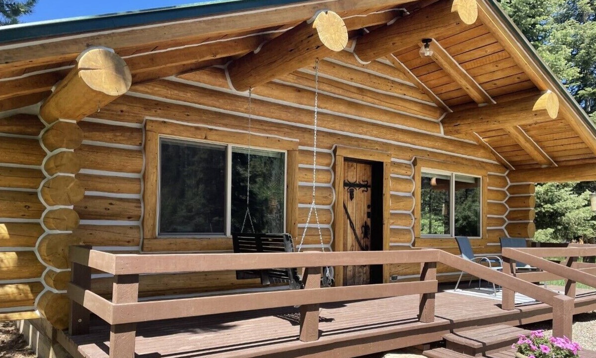 Los Ranchitos Estates Cabin | Idyllic Log Cabin Getaway
