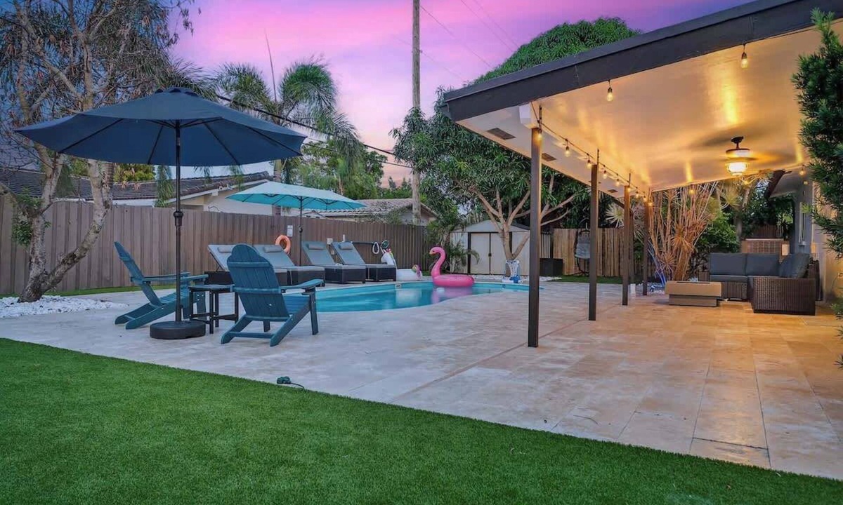 Imperial Point House | Imperial Palm Heated Pool, Mini Golf, Game Room!