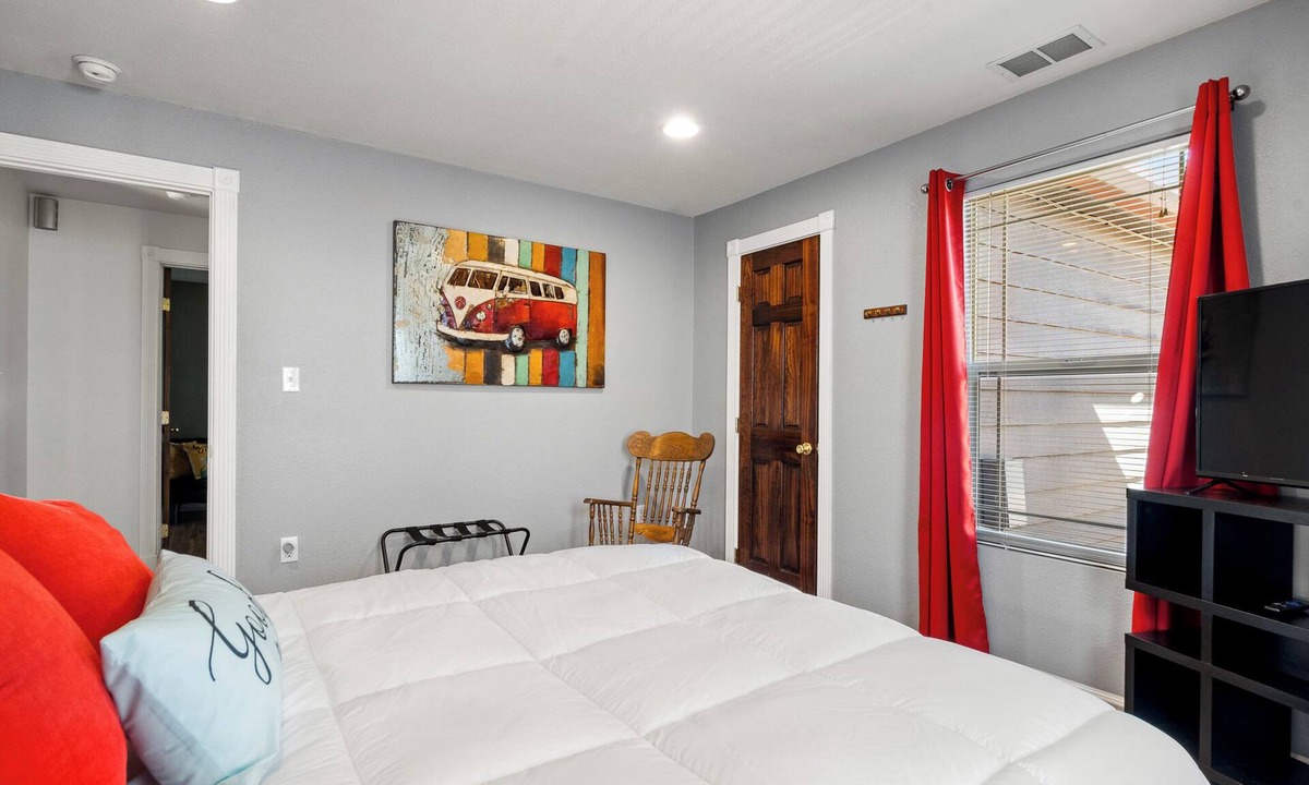 Grand Junction House | In the Heart of Grand Junctions Charming 3-bedroom house