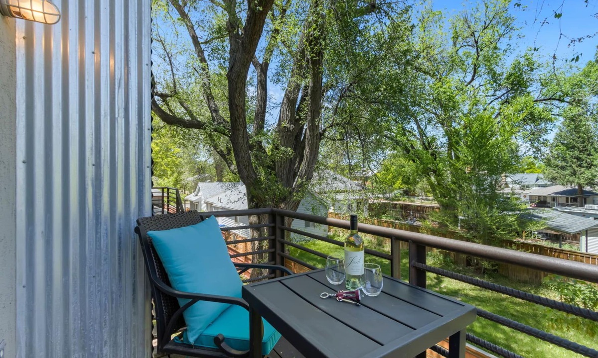 Martinez Park Apartment | Industrial Old Town Bungalow W/Free Cruiser Bikes