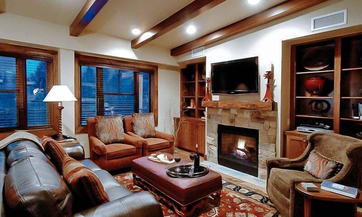 West End Hotel | Innsbruck Aspen | Deluxe One-Bedroom Garden Residence 02 w/Hot tub, Centrally located