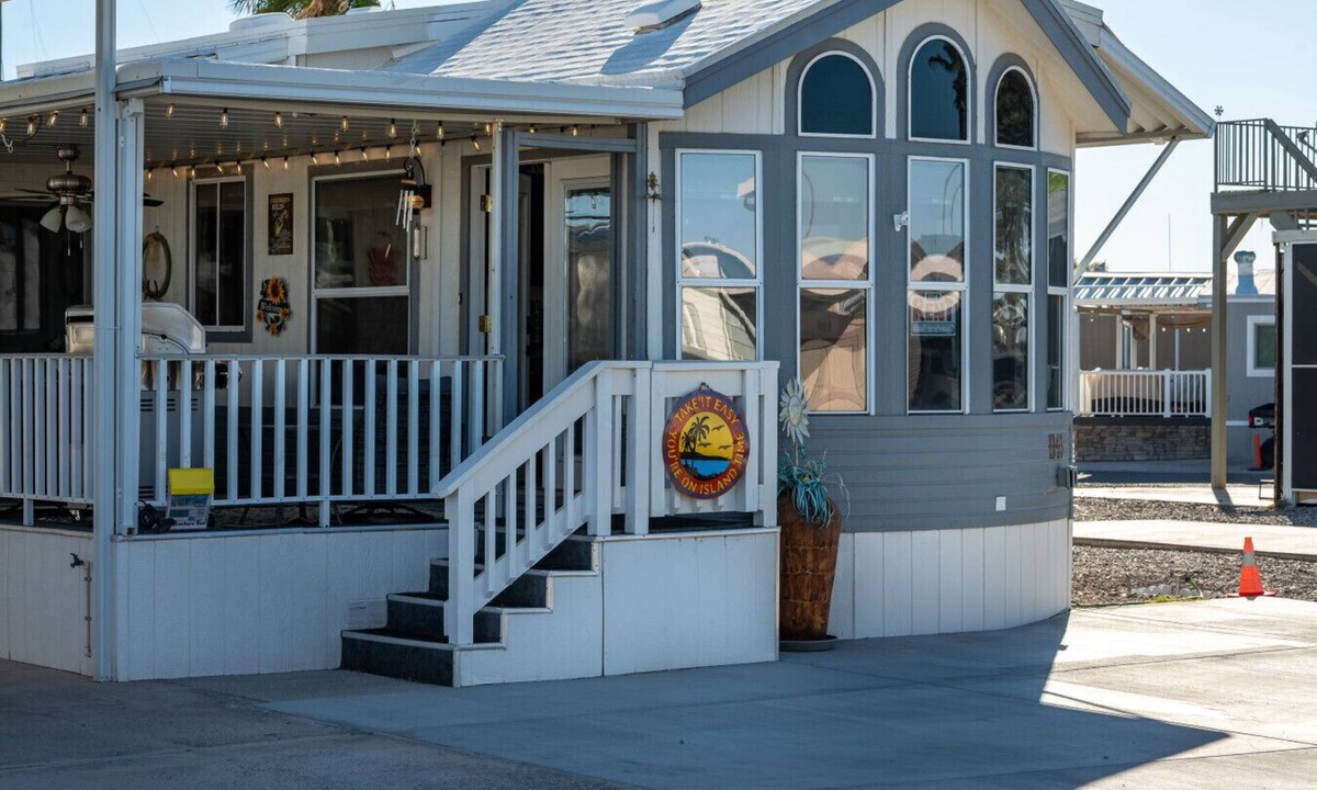 Lake Havasu City Cottage | Island Time Tiny Home for6