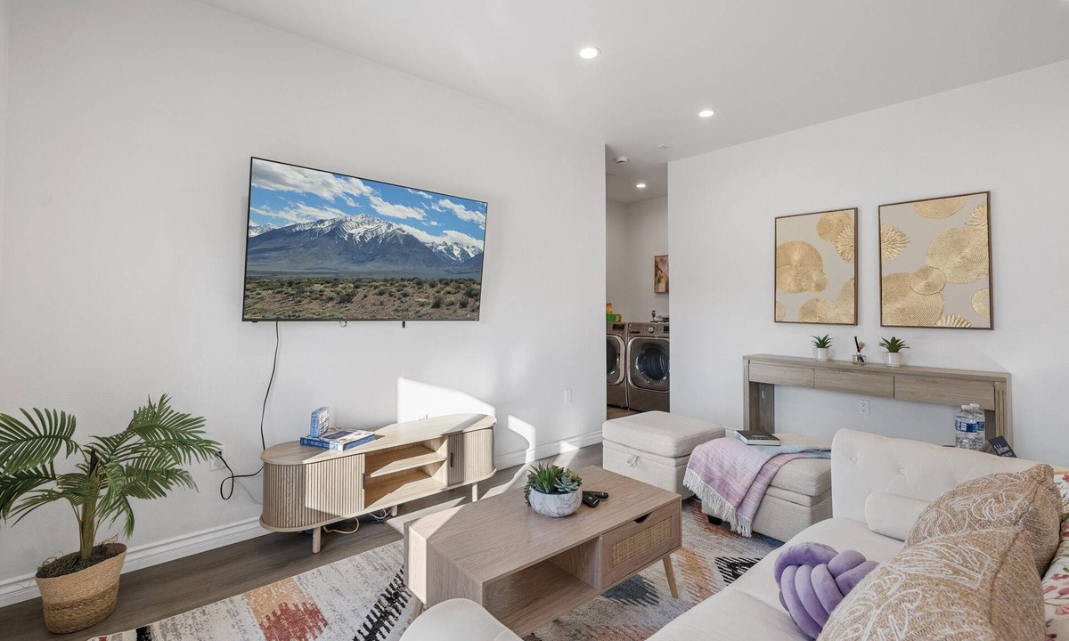 Alhambra House | Jie's 3b3b Modern Brand new home with harmony