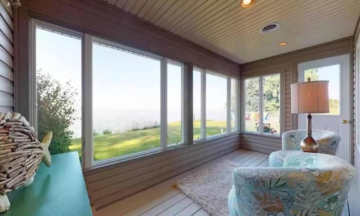 Huron House | Kenna's Cottage Lakefront 2 bedroom guest house
