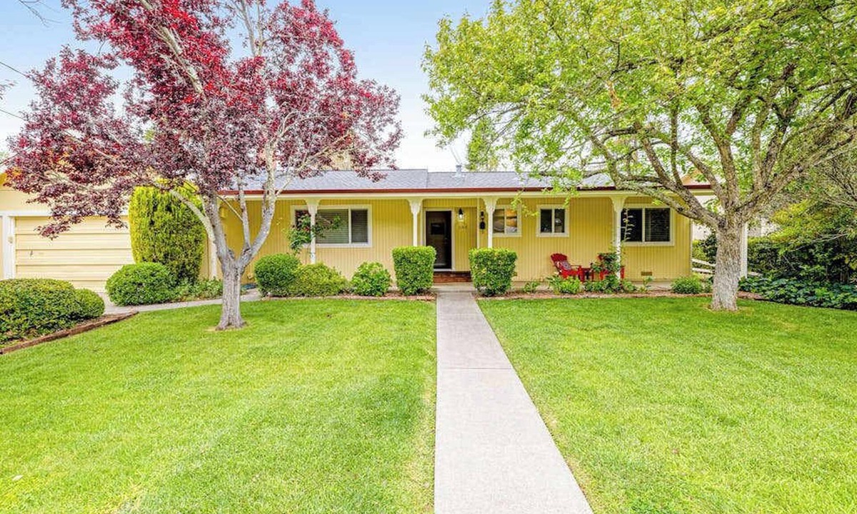 Kenwood House | Kenwood Home with Bocce Court, Dog Friendly