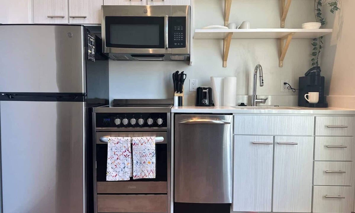 River North Art District Apartment | Kickback and Relax in Rino!