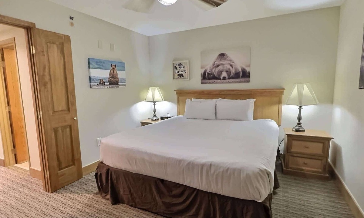 Mount Crested Butte Condo | King Suite w Pool & Hot Tub, Near Ski Lifts