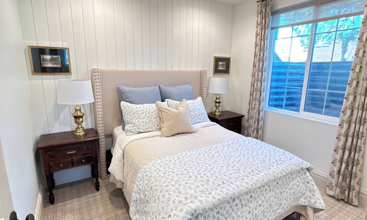 Mount Pleasant Apartment | King’s Cottage Guesthouse-Adorable daylight basement apartment!
