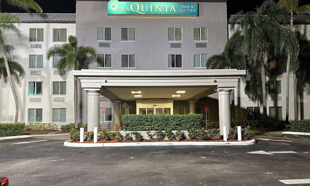 Sunrise Hotel | La Quinta Inn & Suites by Wyndham Sawgrass