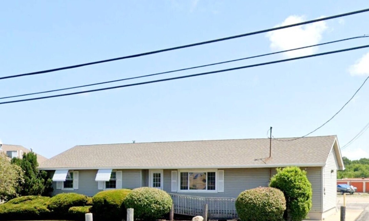 Vermilion House | Lake Erie Fisherman’s Retreat – 3BR Home in Vermilion with boat parking space.