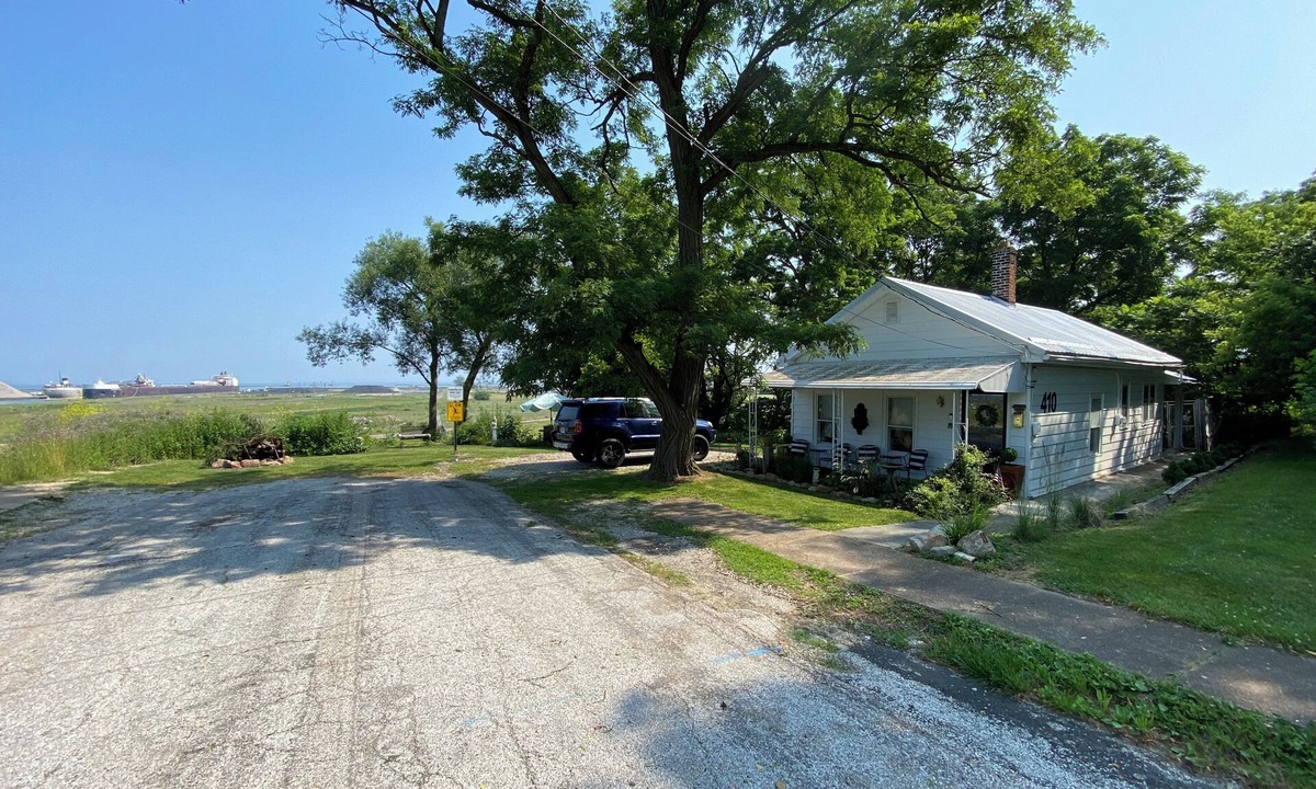 Ashtabula Cottage | Lake Erie lighthouse view renovated 1930’s fisherman’s cottage get away!