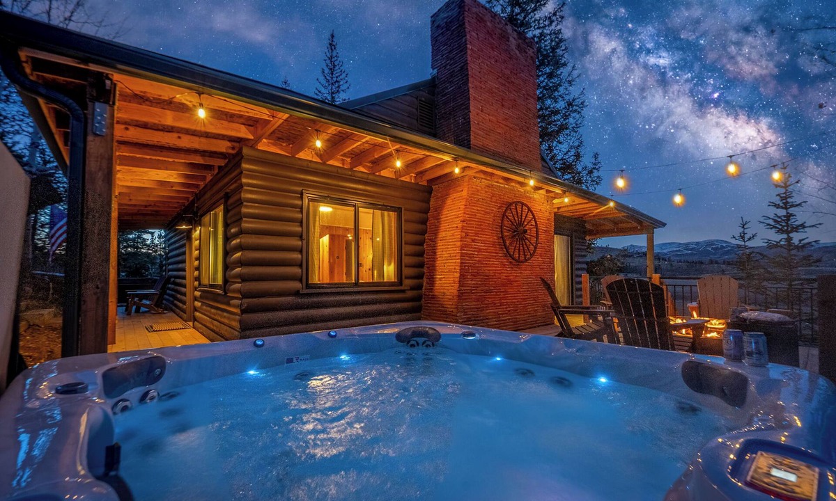 Granby Cabin | Lake Granby Lakefront Cabin - Near RMNP - Hot Tub - Ski - Hike - Boating