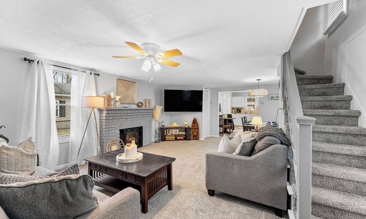 Craig Beach House | Lake Milton Home; 3BR, WiFi, Near Beach, State Park, Golf, Winery, & Restaurants