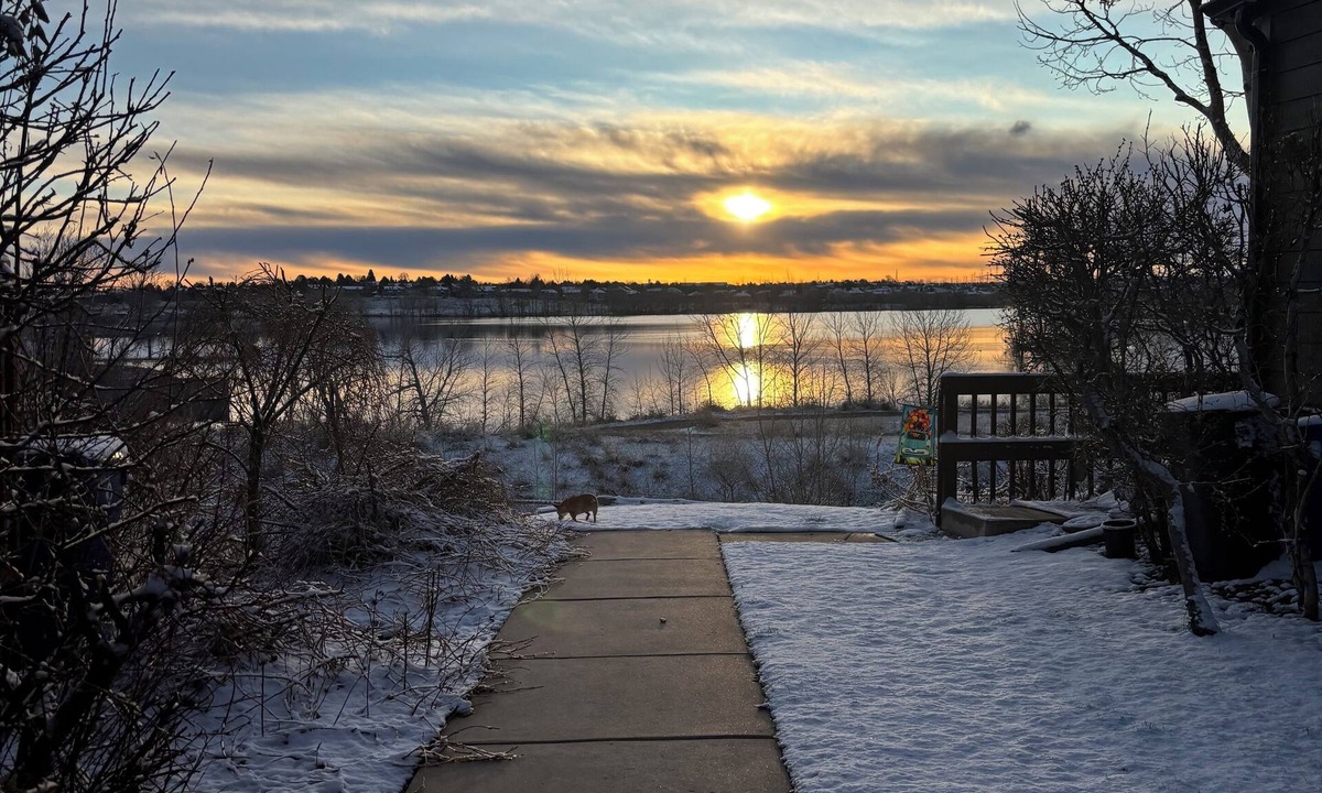 Prides Crossing House | LAKE VIEW 3-Bedroom/3-Bathroom Cozy townhome in Aurora, Family & Pet Friendly!