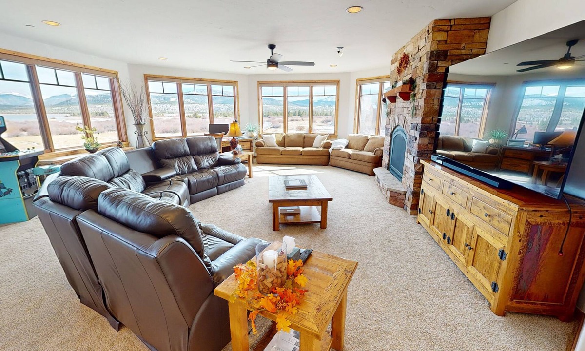 Frisco Condo | Lake View! 3 Kings. Elevator, Hot Tubs. On Lake Rec Path. Walk to Dining