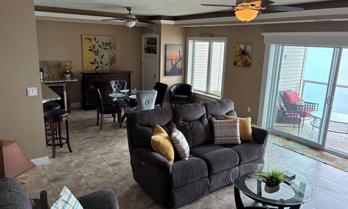 Geneva-on-the-Lake Condo | Lakefront Condo 2br/2ba 208 indoor pool, beach/balcony. Rent 3/4th free-ask