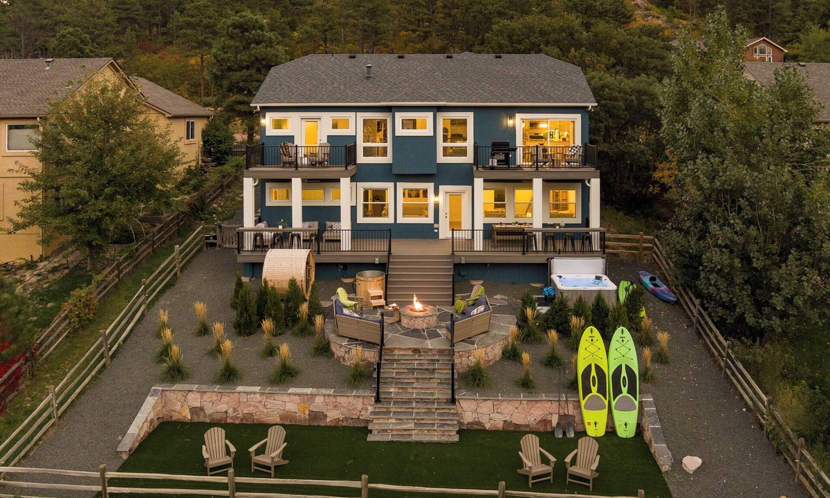 Palmer Lake House | Lakefront Luxury Retreat! Amazing Views+Amenities! Enjoy 'The Palmer Lake House'