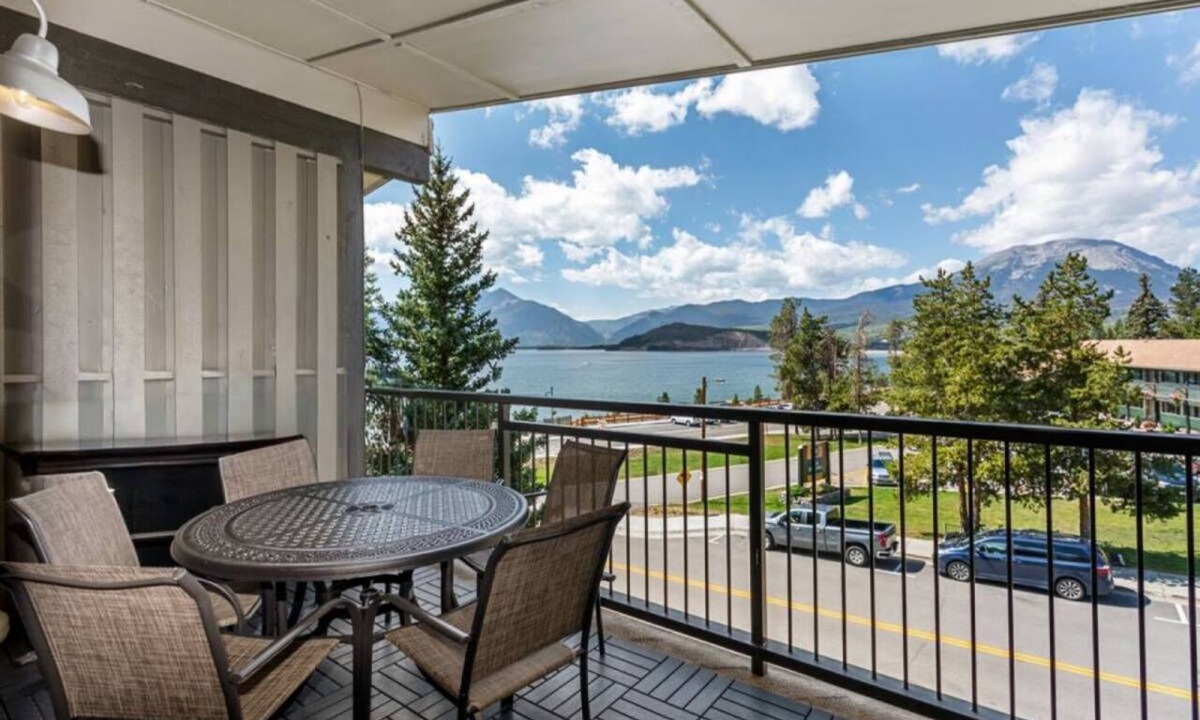 Dillon Condo | Lakeview | Walkable Hot Tub Close to Resorts!