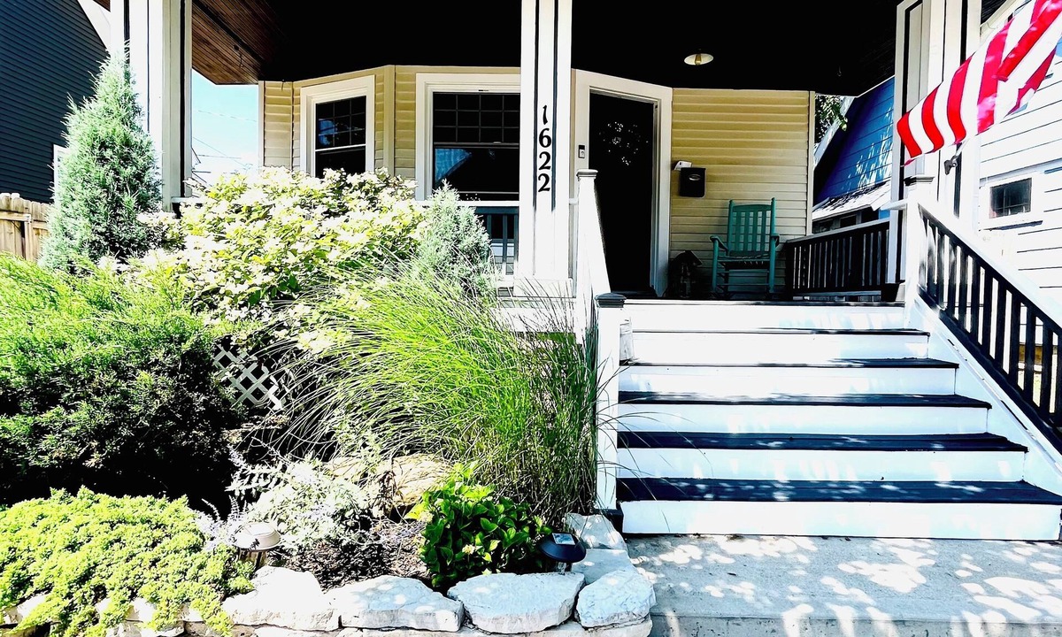 Lakewood House | Lakewood's Cozy Cottage ~all inquiries welcome!~