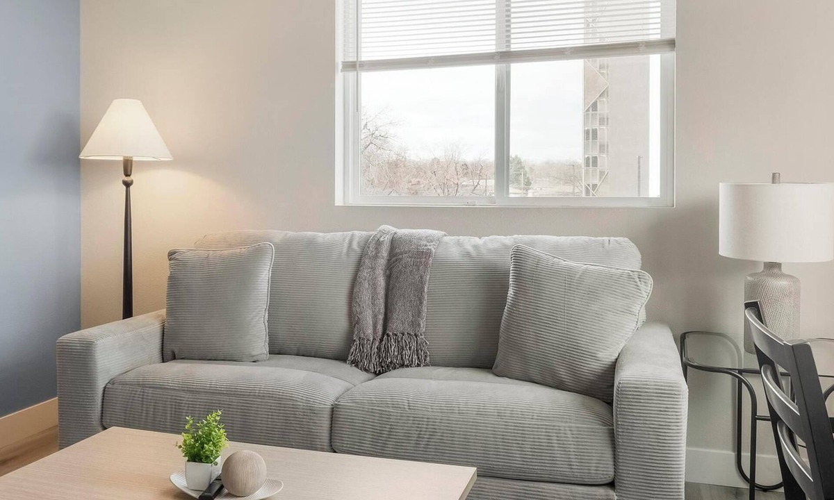 College View Apartment | Landing | Incredible 2BD in Harvey Park South