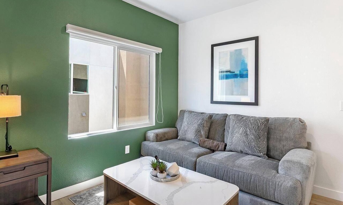Las Vegas Apartment | Landing | Modern Studio, Pool, Gym