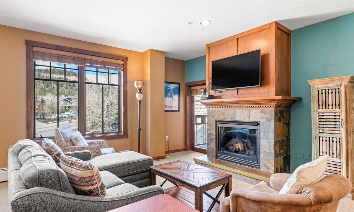 Peak 9 Condo | Large 2 Bdrm on Main St/Peak 9 Base; Hot Tubs/Pool