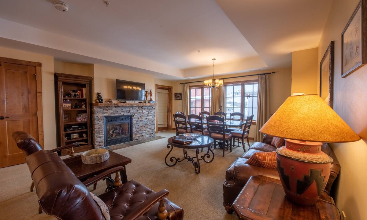 Mount Crested Butte Condo | Large 3 bedroom/4 bathroom Condo in Mountaineer Square - No Cleaning Fee! by RedAwning