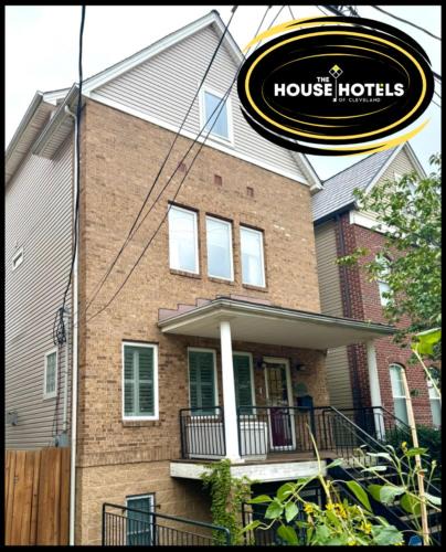 Tremont Apartment | Large 3 Bedroom, Tremont House, minutes from everything!