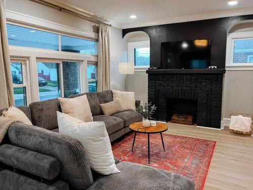 Cleveland House | Large 4 Bedroom Recently Renovated With Hot Tub