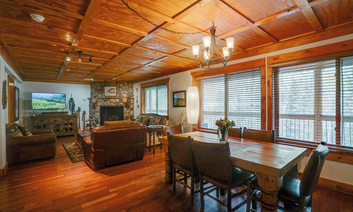 Taos Ski Valley Condo | Large, Comfortable Condo Makes Perfect Basecamp