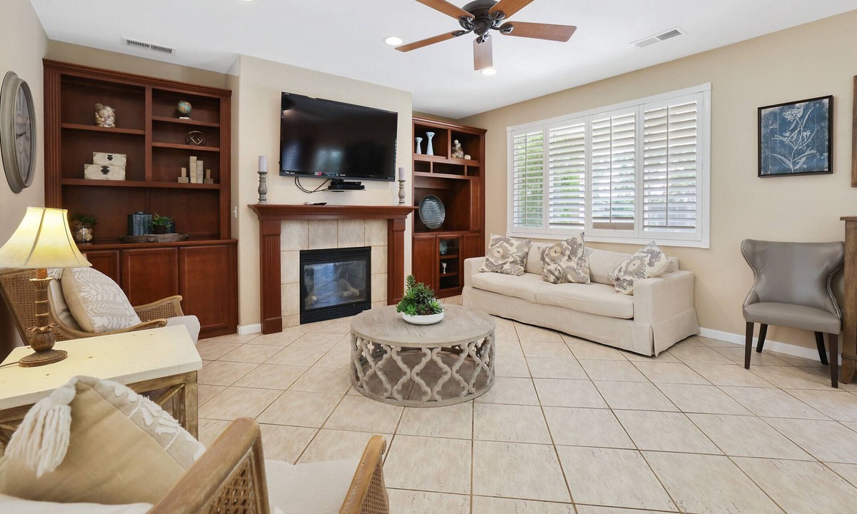 Visalia House | Large Family home near Sequoia National Park