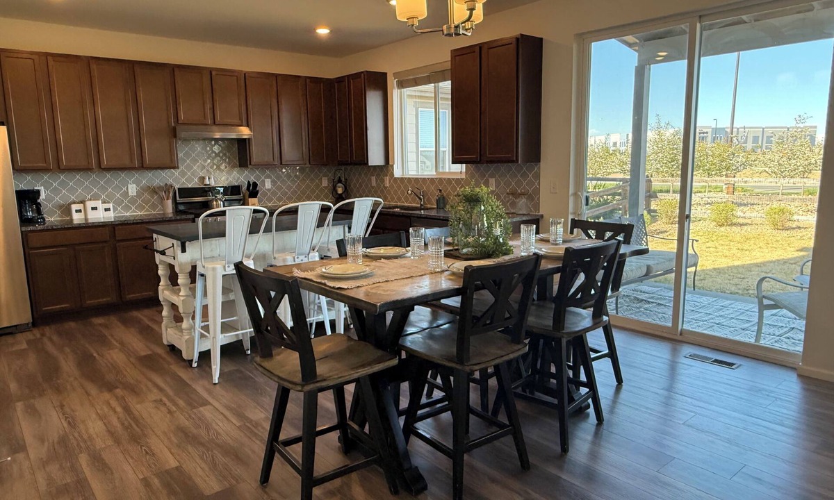 Centerra House | Large Home l Newer Build l Central Location l RMNP